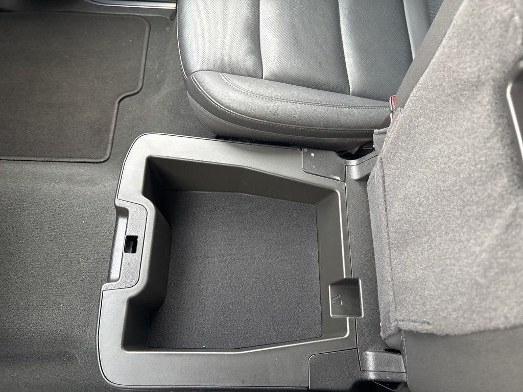 GMC Sierra 1500 4WD Crew Cab 147" SLT 2024