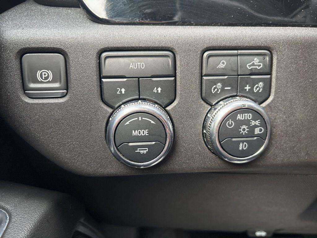 GMC Sierra 1500 4WD Crew Cab 147" SLT 2024