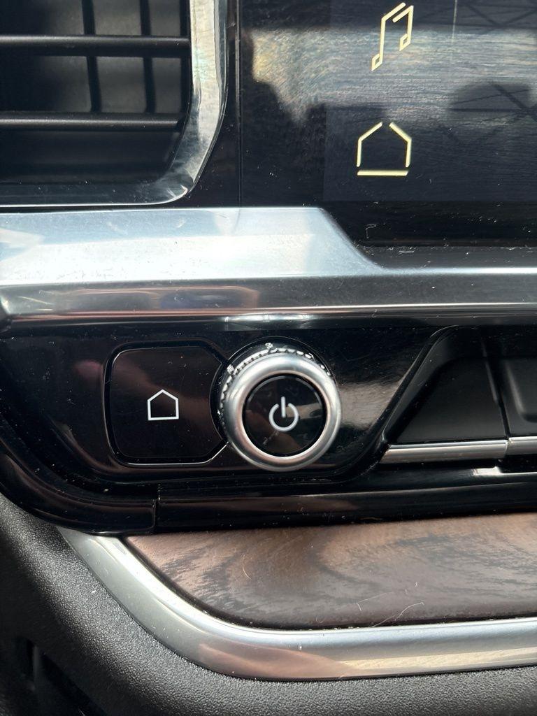 GMC Sierra 1500 4WD Crew Cab 147" SLT 2024