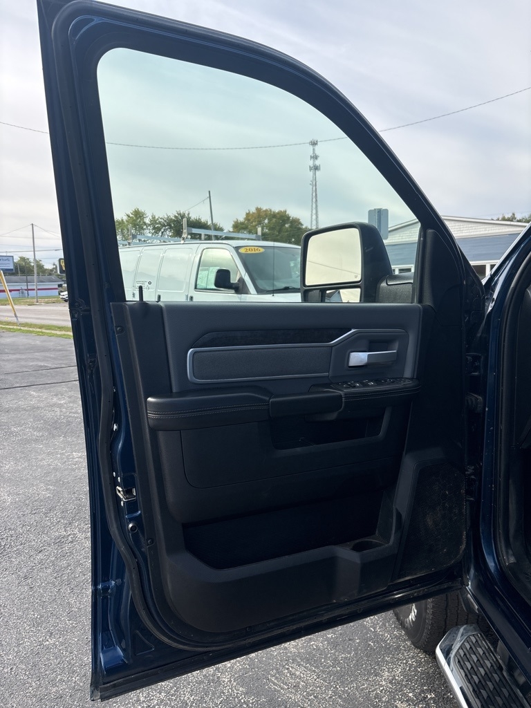 RAM 2500 Big Horn 4x4 Crew Cab 6'4" Box 2023 RAM 2500 Big Horn 4x4 Crew Cab 6'4" Box 2023