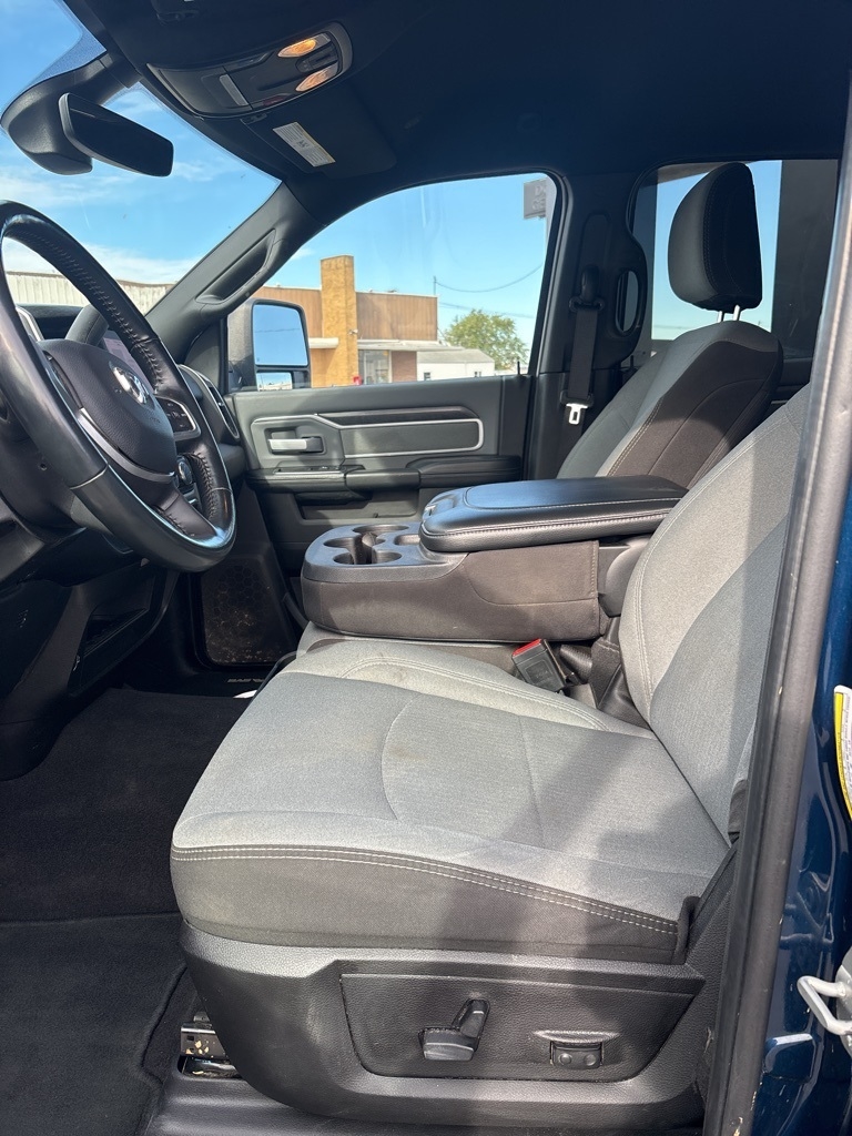 RAM 2500 Big Horn 4x4 Crew Cab 6'4" Box 2023 RAM 2500 Big Horn 4x4 Crew Cab 6'4" Box 2023