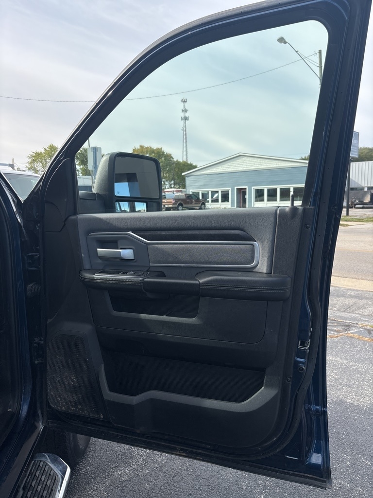 RAM 2500 Big Horn 4x4 Crew Cab 6'4" Box 2023 RAM 2500 Big Horn 4x4 Crew Cab 6'4" Box 2023