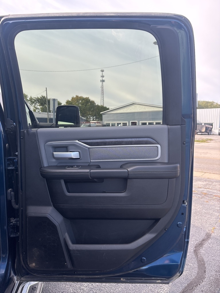 RAM 2500 Big Horn 4x4 Crew Cab 6'4" Box 2023 RAM 2500 Big Horn 4x4 Crew Cab 6'4" Box 2023