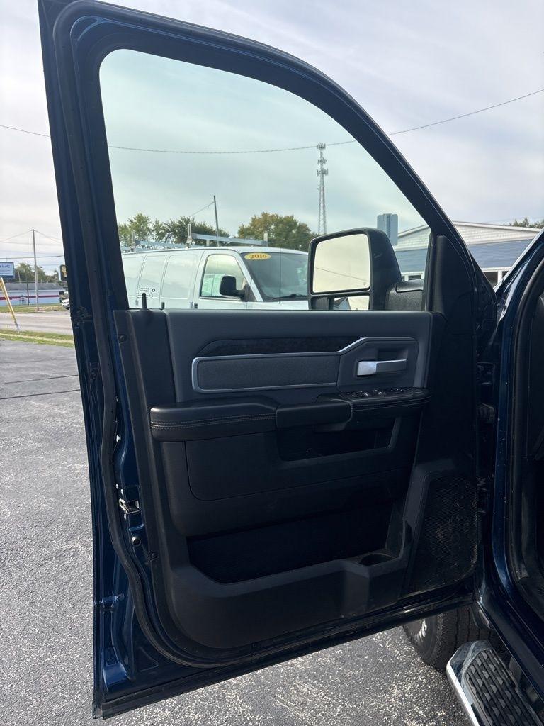 RAM 2500 Big Horn 4x4 Crew Cab 6'4" Box 2023