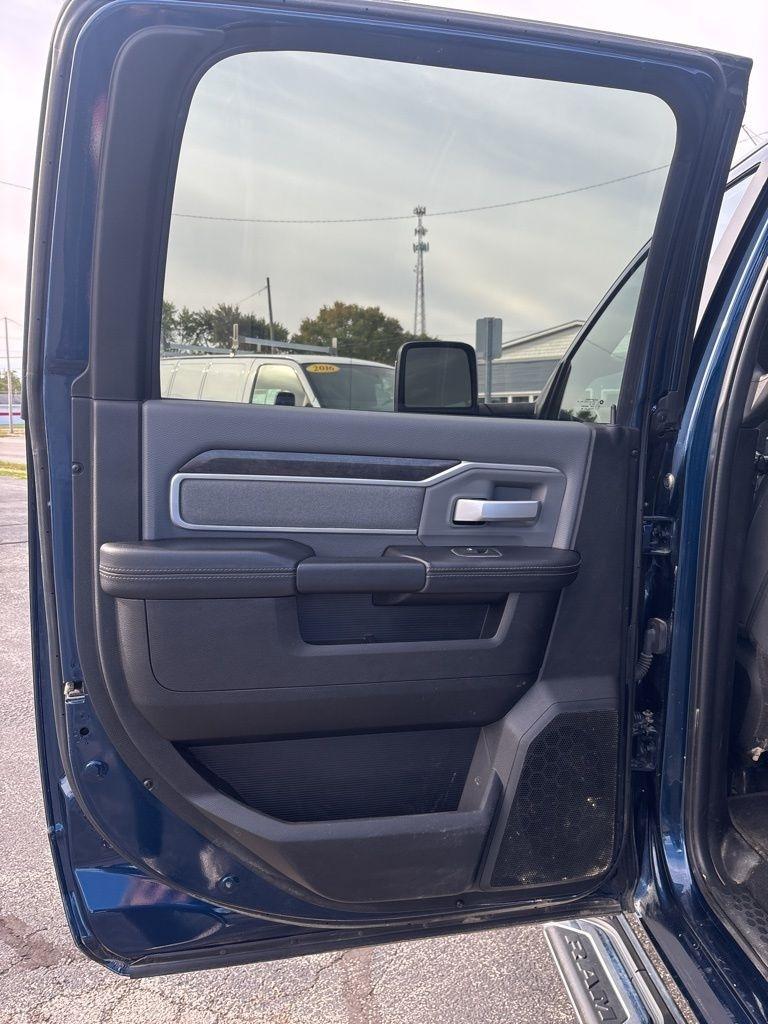 RAM 2500 Big Horn 4x4 Crew Cab 6'4" Box 2023