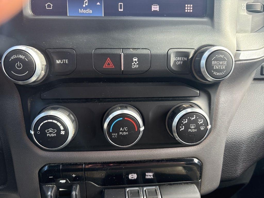 RAM 2500 Big Horn 4x4 Crew Cab 6'4" Box 2023