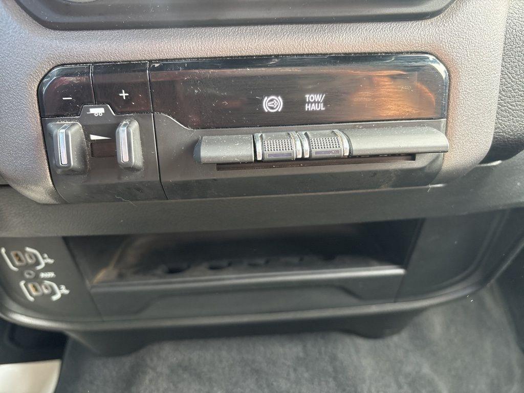 RAM 2500 Big Horn 4x4 Crew Cab 6'4" Box 2023