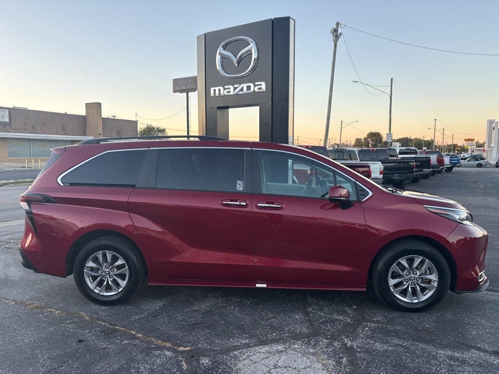 Toyota Sienna XLE FWD 8-Passenger (Natl) 2023 Toyota Sienna XLE FWD 8-Passenger (Natl) 2023