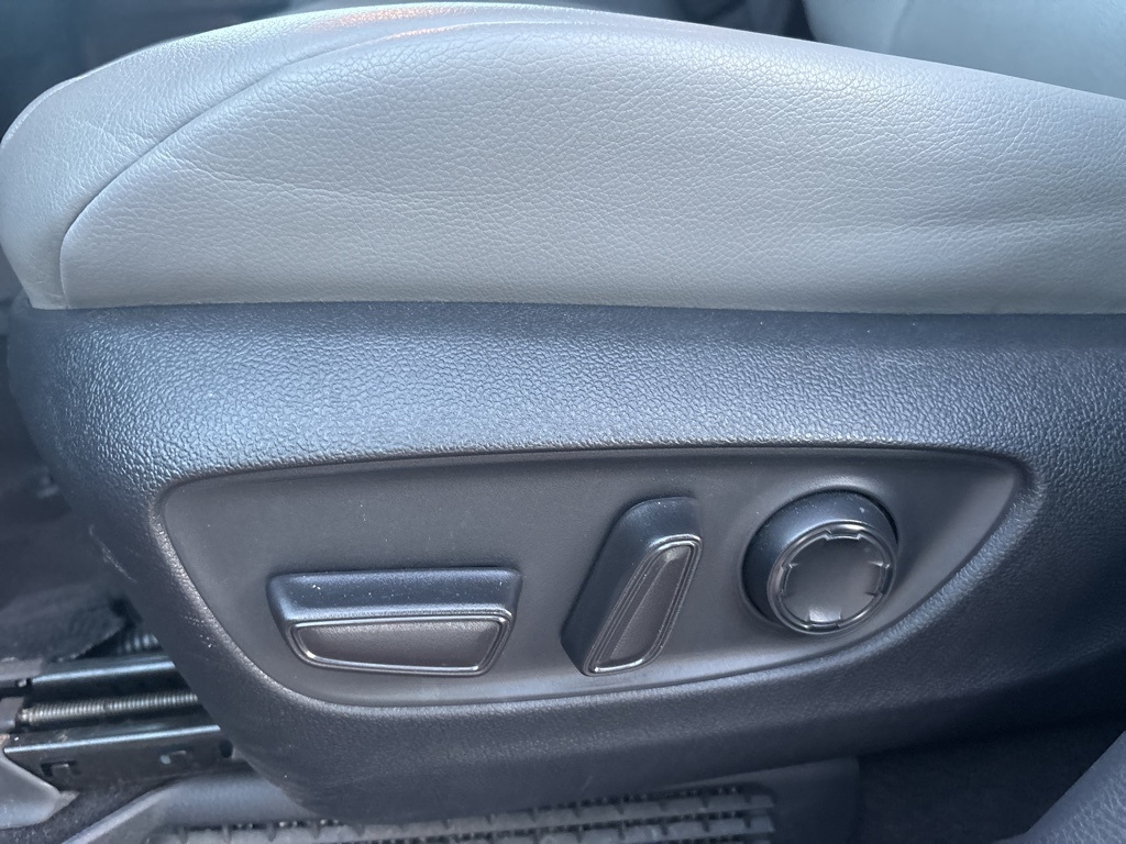 Toyota Sienna XLE FWD 8-Passenger (Natl) 2023 Toyota Sienna XLE FWD 8-Passenger (Natl) 2023