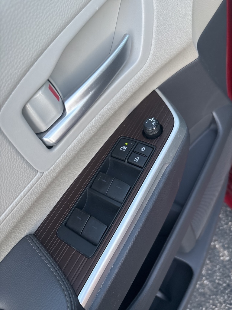 Toyota Sienna XLE FWD 8-Passenger (Natl) 2023 Toyota Sienna XLE FWD 8-Passenger (Natl) 2023