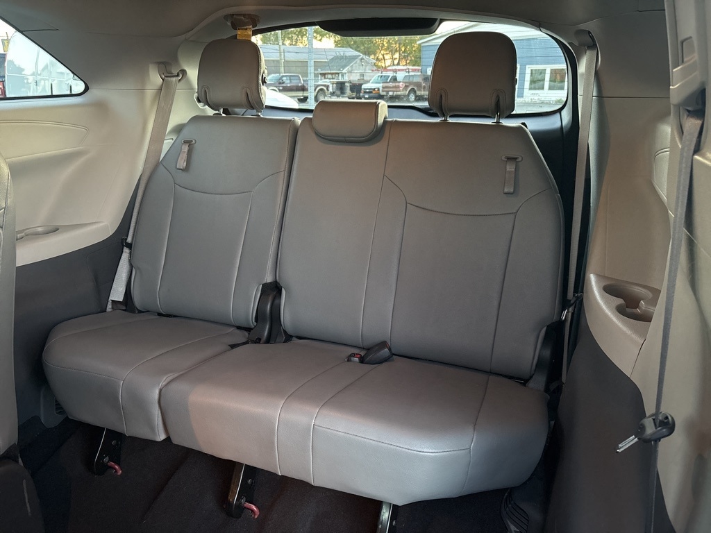 Toyota Sienna XLE FWD 8-Passenger (Natl) 2023 Toyota Sienna XLE FWD 8-Passenger (Natl) 2023