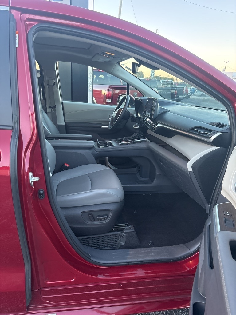 Toyota Sienna XLE FWD 8-Passenger (Natl) 2023 Toyota Sienna XLE FWD 8-Passenger (Natl) 2023