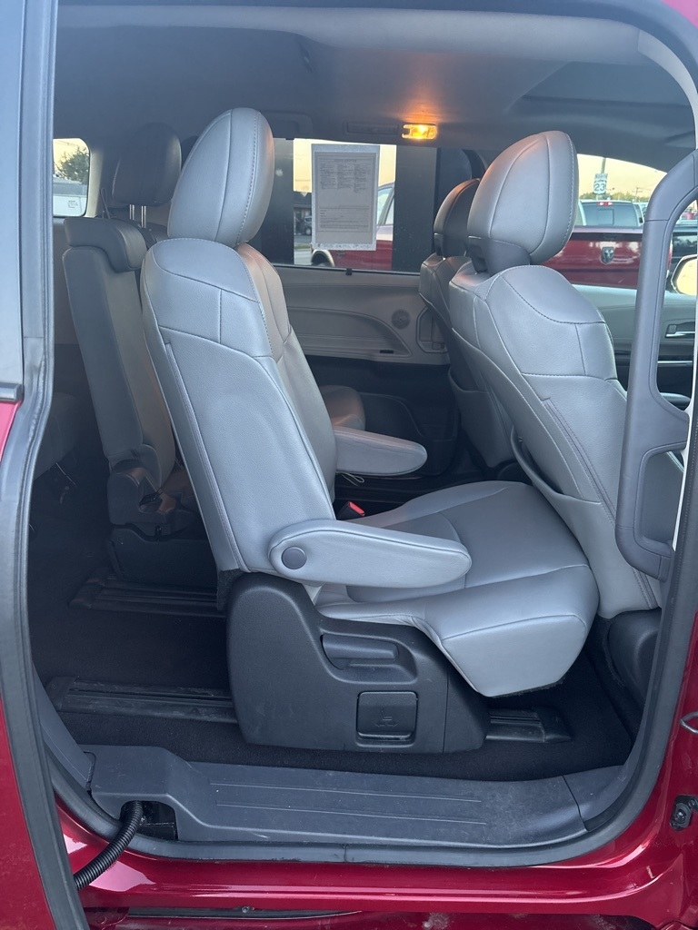 Toyota Sienna XLE FWD 8-Passenger (Natl) 2023 Toyota Sienna XLE FWD 8-Passenger (Natl) 2023