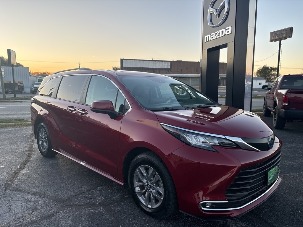 Toyota Sienna XLE FWD 8-Passenger (Natl) 2023