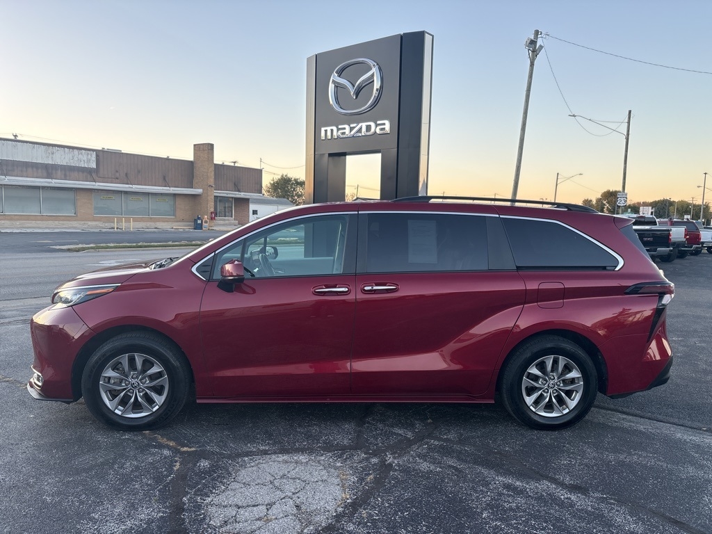Toyota Sienna XLE FWD 8-Passenger (Natl) 2023