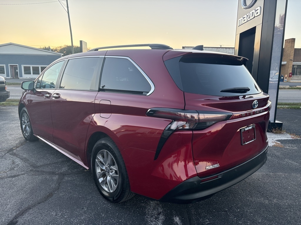 Toyota Sienna XLE FWD 8-Passenger (Natl) 2023