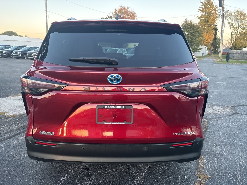 Toyota Sienna XLE FWD 8-Passenger (Natl) 2023