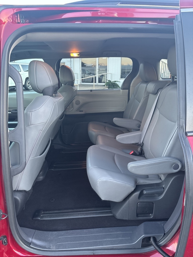 Toyota Sienna XLE FWD 8-Passenger (Natl) 2023