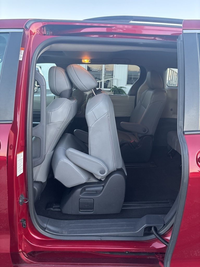 Toyota Sienna XLE FWD 8-Passenger (Natl) 2023