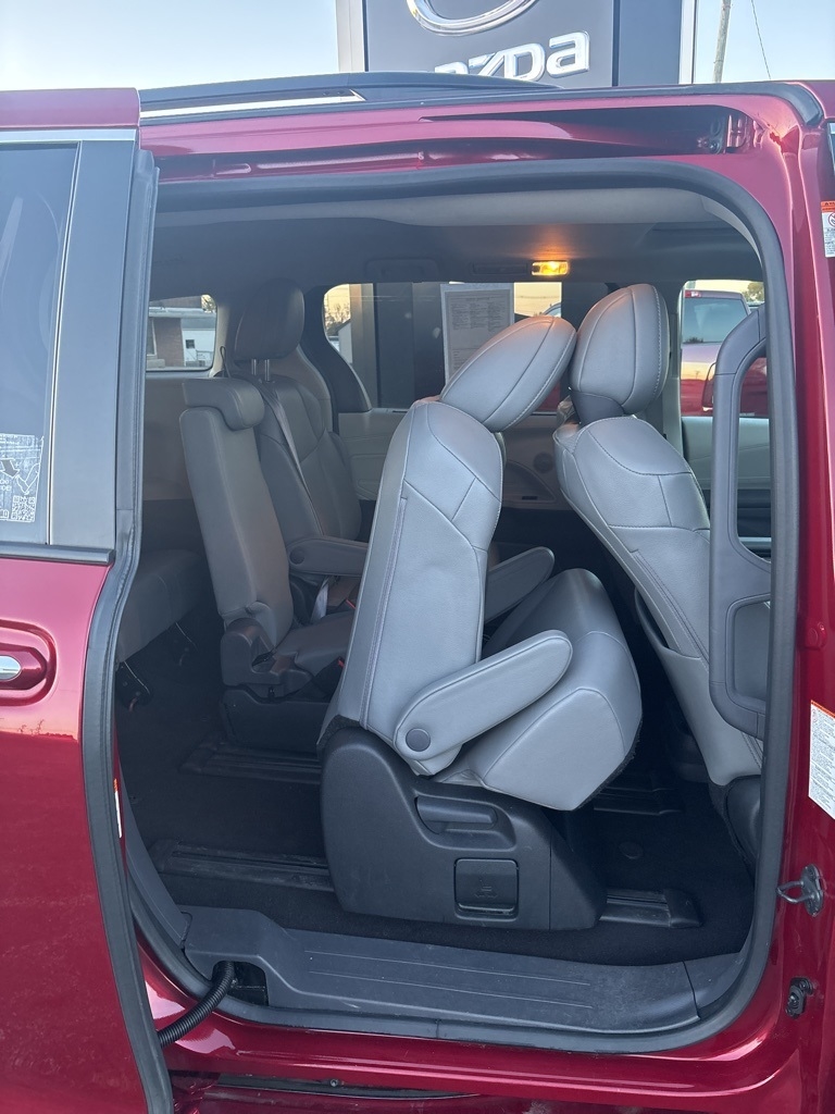 Toyota Sienna XLE FWD 8-Passenger (Natl) 2023