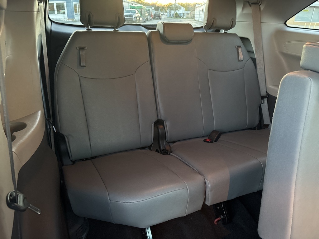 Toyota Sienna XLE FWD 8-Passenger (Natl) 2023