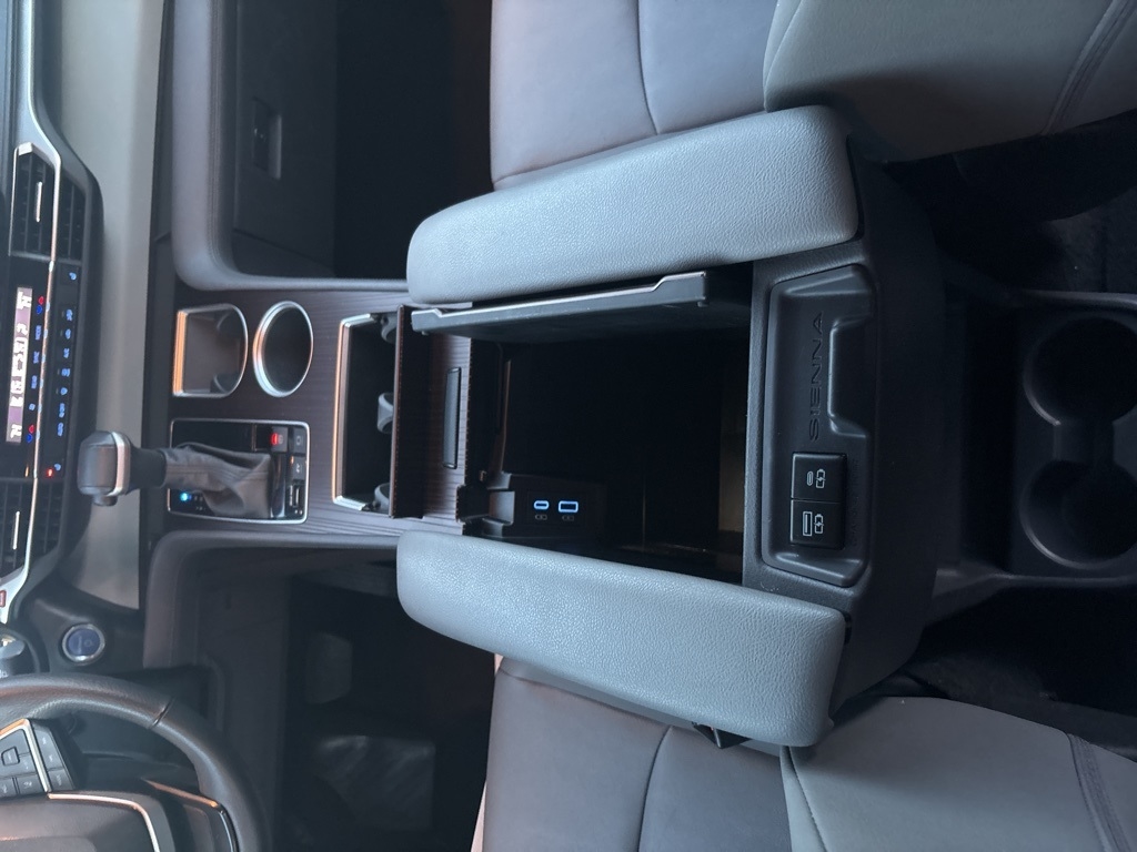 Toyota Sienna XLE FWD 8-Passenger (Natl) 2023