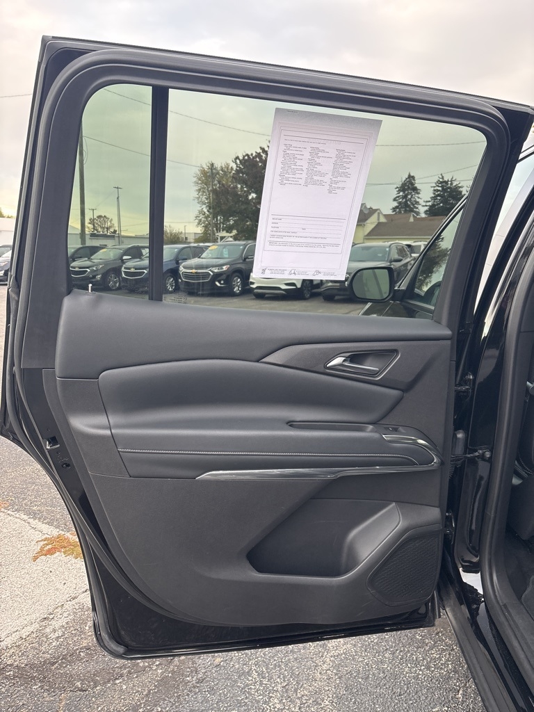 Chevrolet Traverse AWD 4dr LT w/2LT 2025 Chevrolet Traverse AWD 4dr LT w/2LT 2025