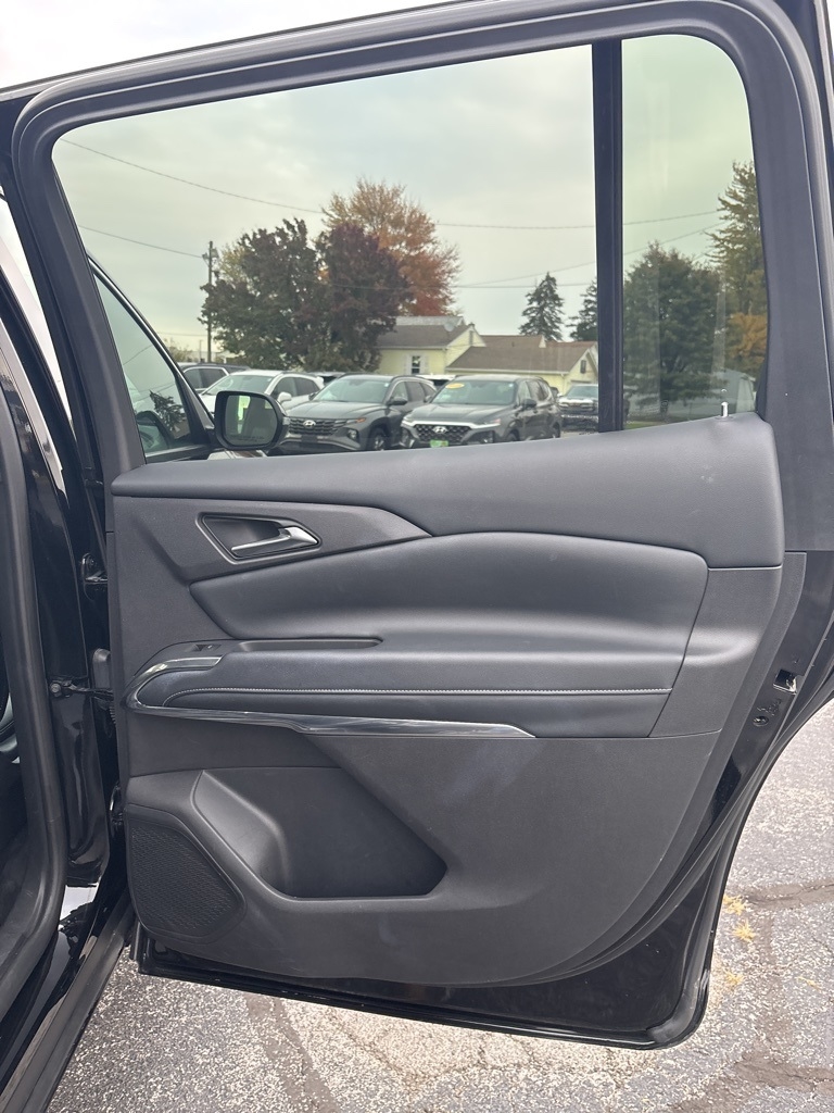 Chevrolet Traverse AWD 4dr LT w/2LT 2025 Chevrolet Traverse AWD 4dr LT w/2LT 2025