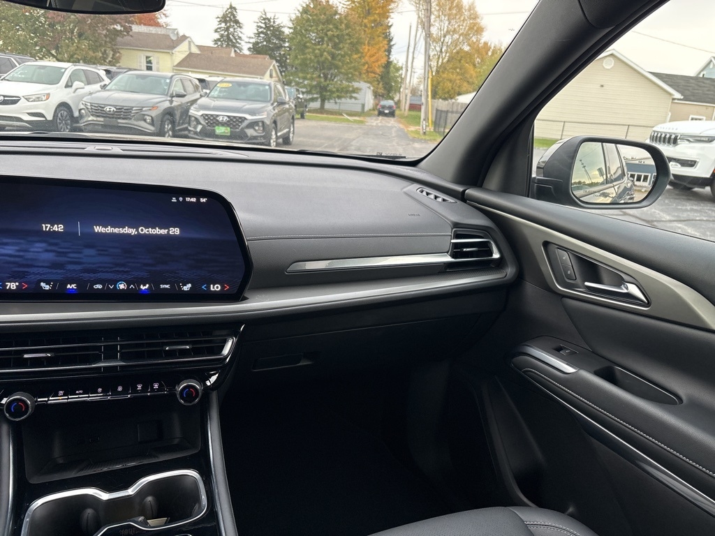 Chevrolet Traverse AWD 4dr LT w/2LT 2025 Chevrolet Traverse AWD 4dr LT w/2LT 2025