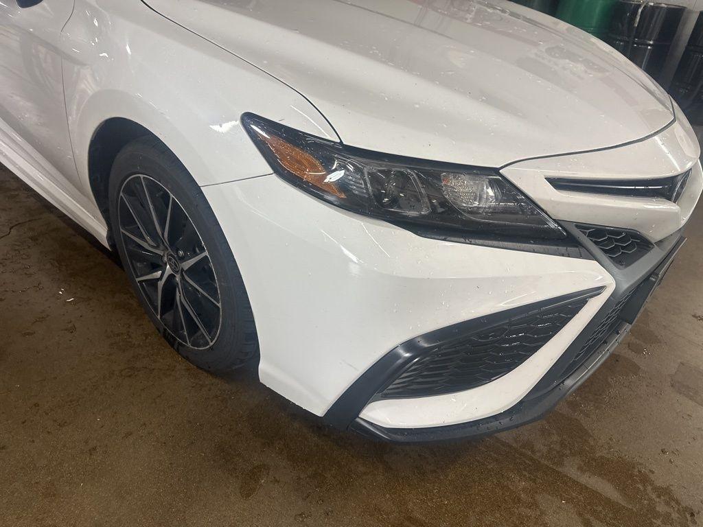 Toyota Camry Hybrid SE Nightshade CVT (Natl) 2023