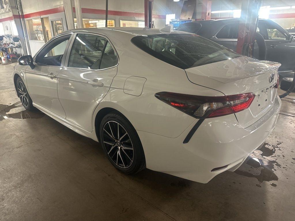 Toyota Camry Hybrid SE Nightshade CVT (Natl) 2023