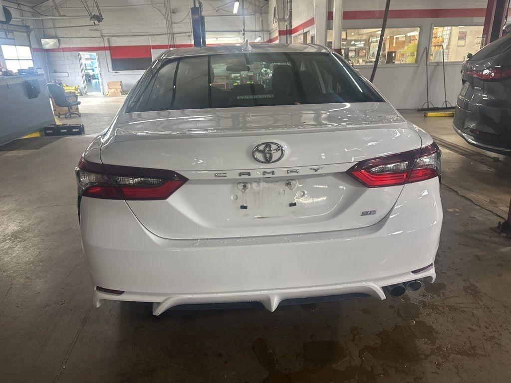 Toyota Camry Hybrid SE Nightshade CVT (Natl) 2023