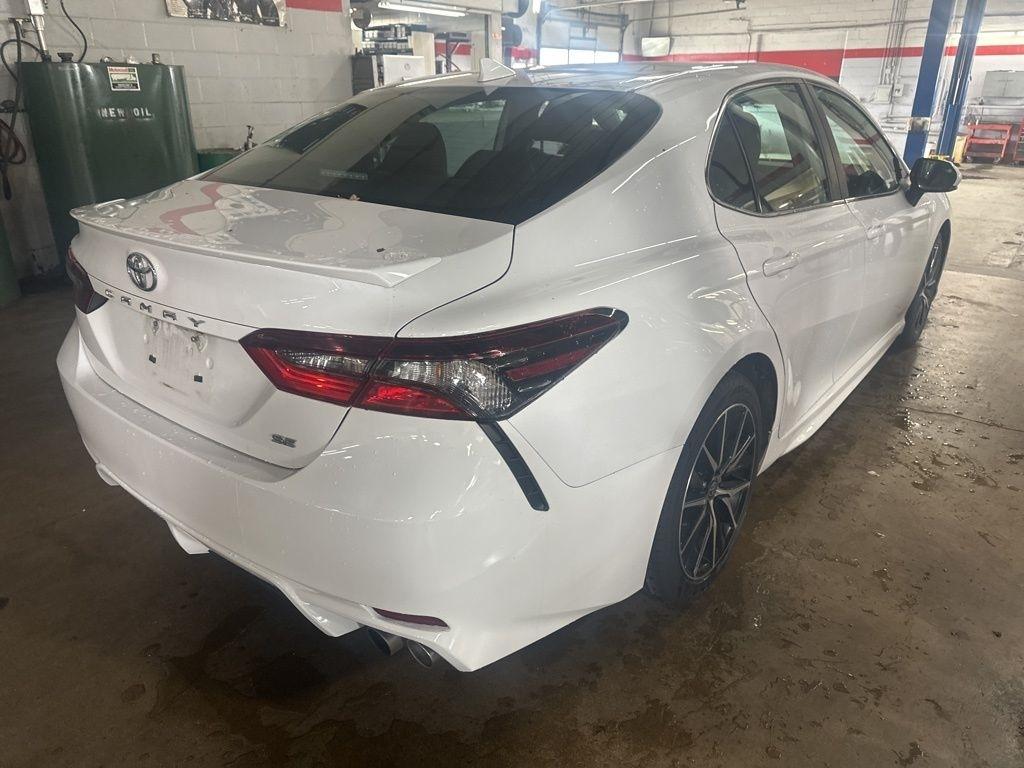 Toyota Camry Hybrid SE Nightshade CVT (Natl) 2023