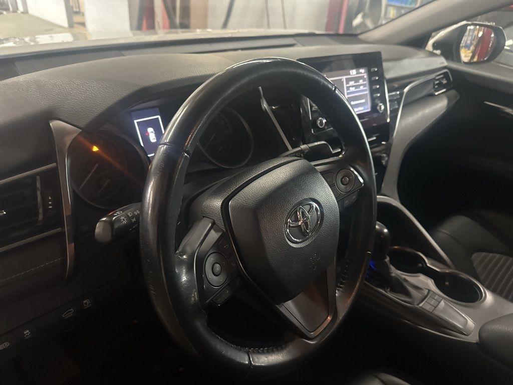 Toyota Camry Hybrid SE Nightshade CVT (Natl) 2023