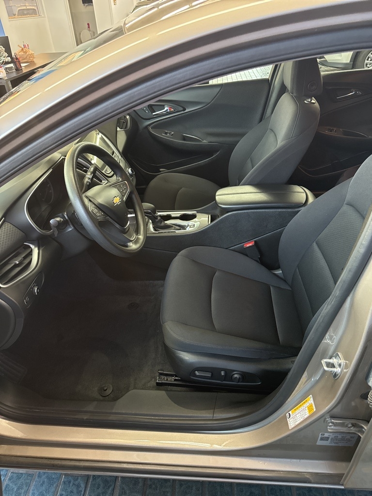 2025 Chevrolet Malibu 1LT's photo