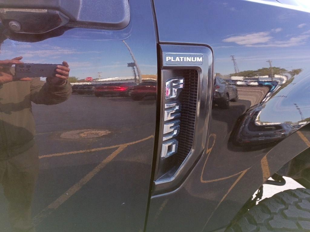 Ford Super Duty F-250 SRW King Ranch 4WD Crew Cab 8' Box 2017