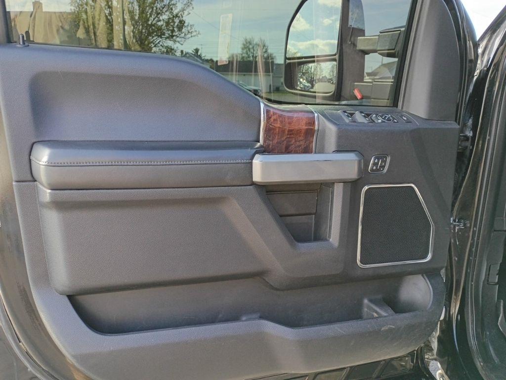 Ford Super Duty F-250 SRW King Ranch 4WD Crew Cab 8' Box 2017