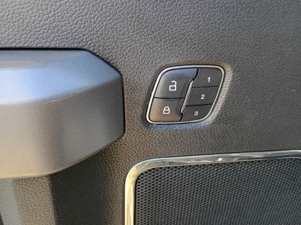 Ford Super Duty F-250 SRW King Ranch 4WD Crew Cab 8' Box 2017