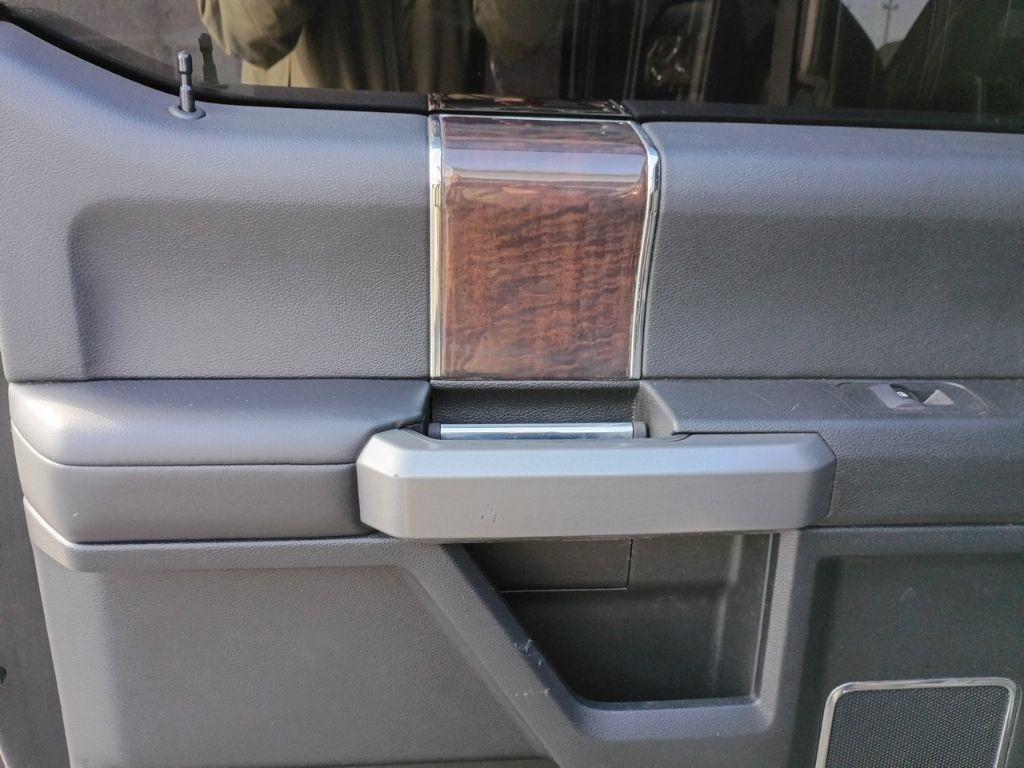 Ford Super Duty F-250 SRW King Ranch 4WD Crew Cab 8' Box 2017