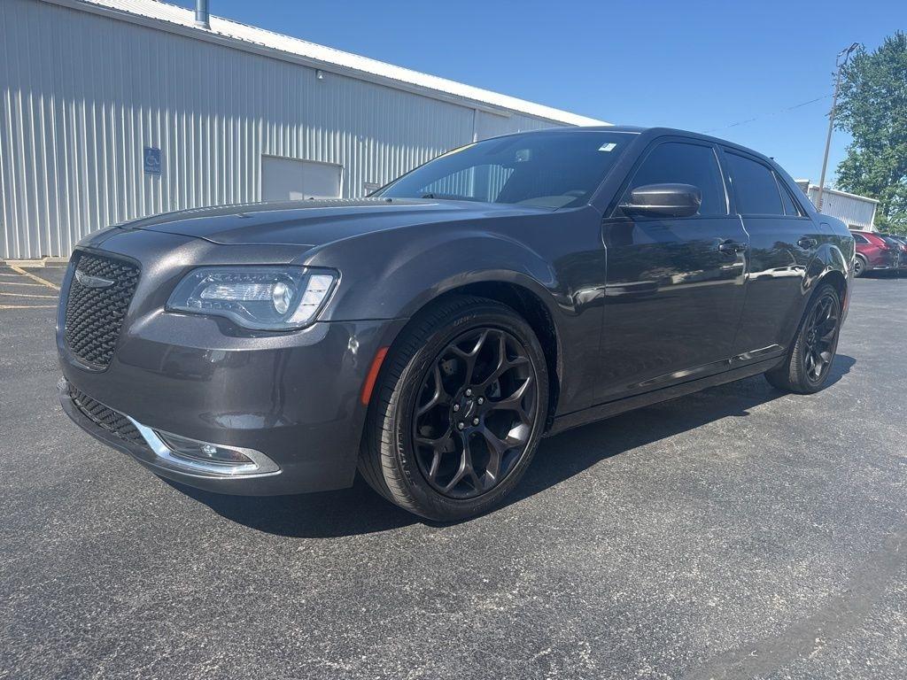2019 Chrysler 300 S's photo
