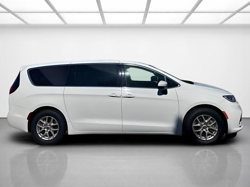 Chrysler Pacifica Touring L FWD 2023