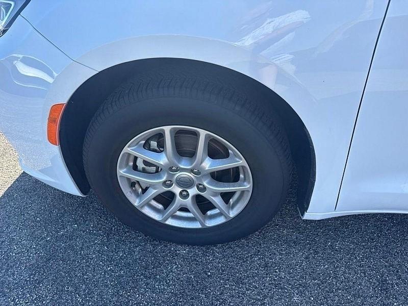 Chrysler Pacifica Touring L FWD 2023