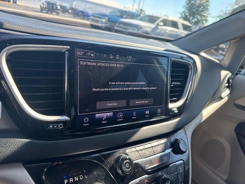 Chrysler Pacifica Touring L FWD 2023