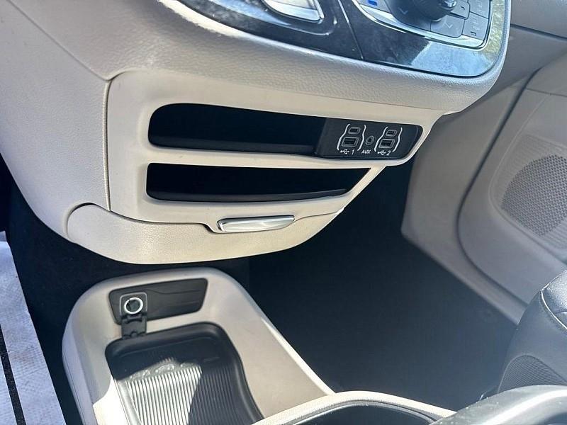Chrysler Pacifica Touring L FWD 2023