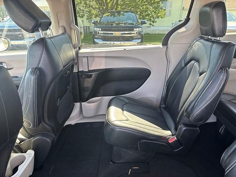 Chrysler Pacifica Touring L FWD 2023