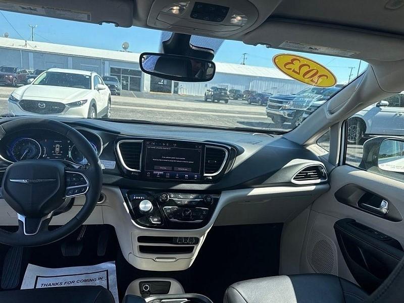 Chrysler Pacifica Touring L FWD 2023