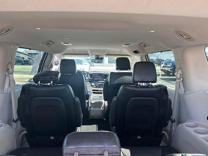 Chrysler Pacifica Touring L FWD 2023