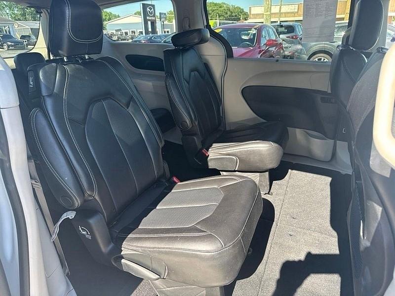 Chrysler Pacifica Touring L FWD 2023