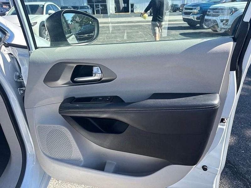 Chrysler Pacifica Touring L FWD 2023
