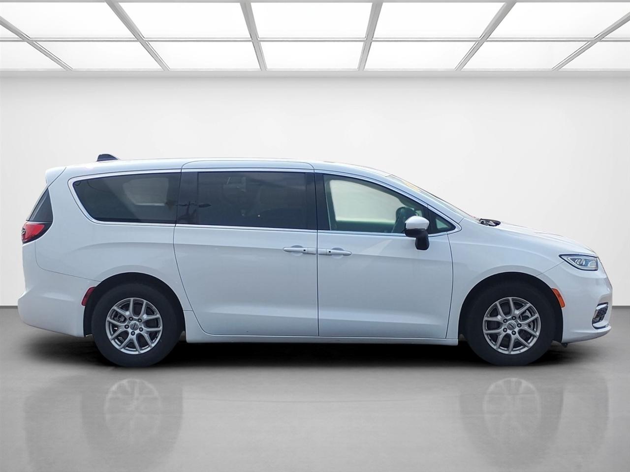 Chrysler Pacifica Touring L FWD 2023